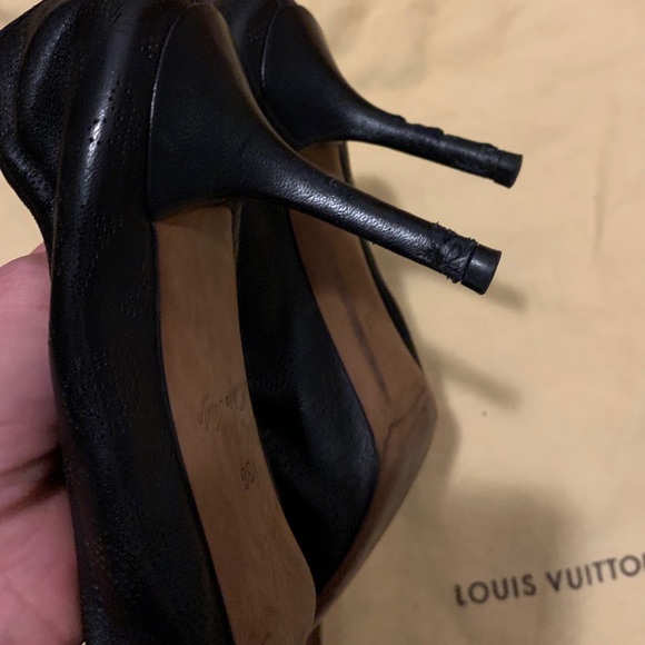 Louis Vuitton Women’s Shoes LV Gold Bowtie Close toe - Picture 5 of 5